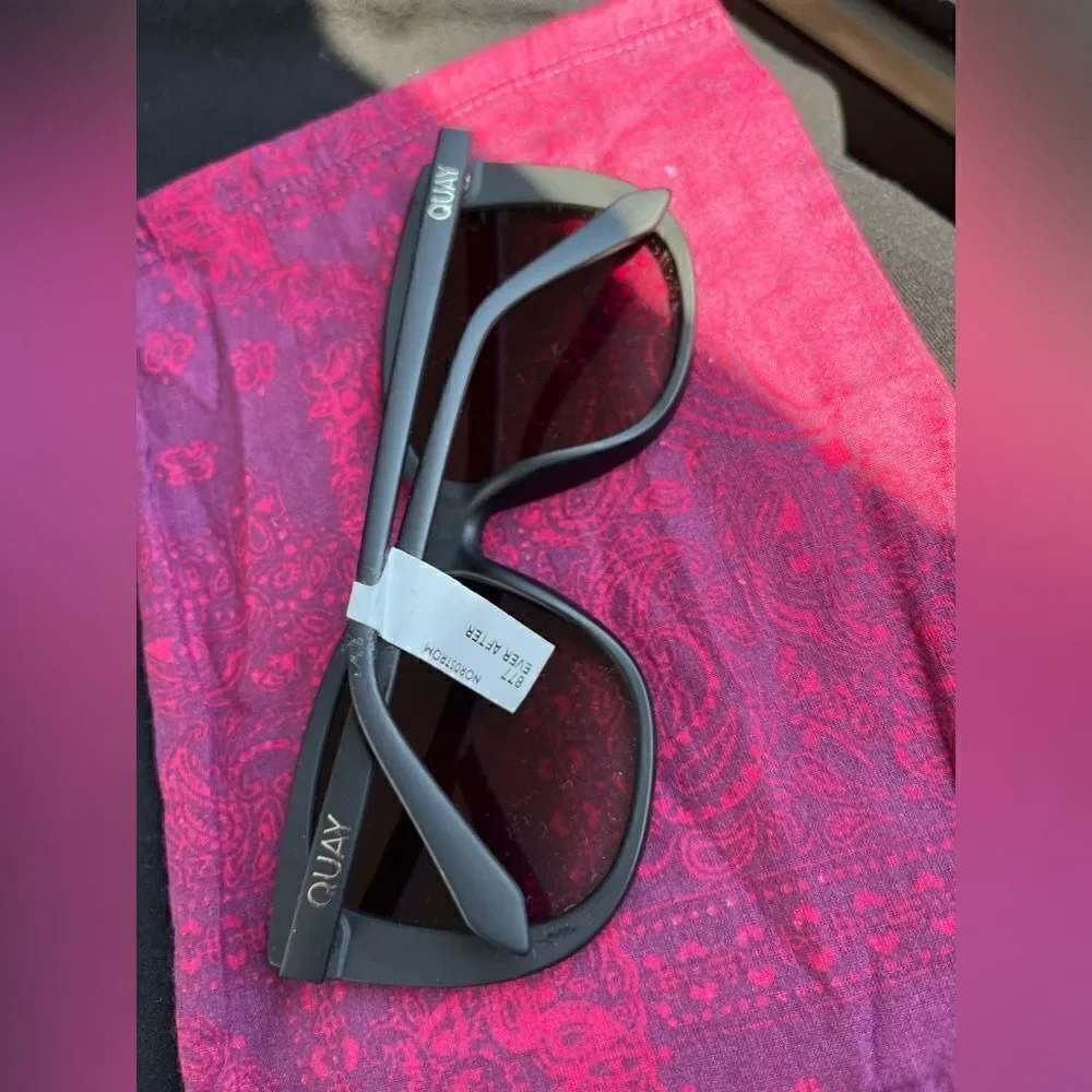Quay Ever After Frame Matte Black / Lens Smoke Fade 125 NWT  $90